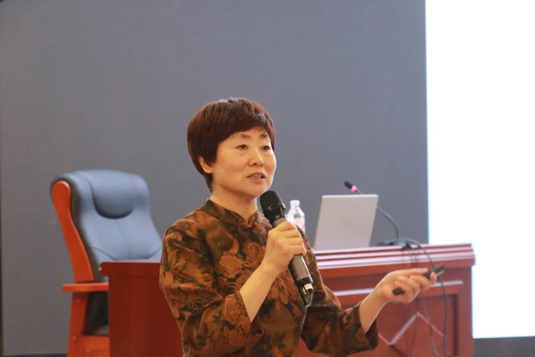 育德育心 蓄力前行丨教育专家来我校进行德育讲座