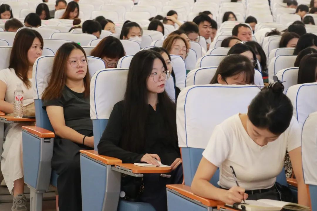 育德育心 蓄力前行丨教育专家来我校进行德育讲座