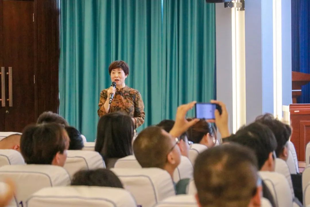 育德育心 蓄力前行丨教育专家来我校进行德育讲座