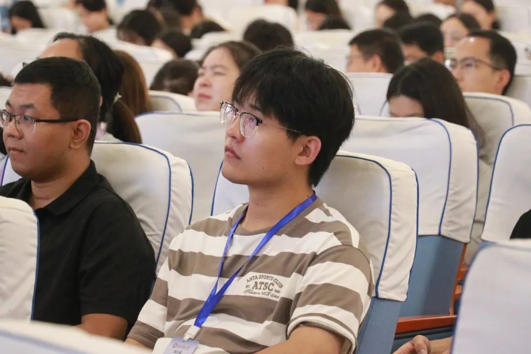 育德育心 蓄力前行丨教育专家来我校进行德育讲座