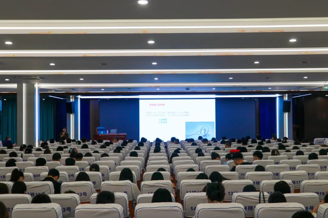 育德育心 蓄力前行丨教育专家来我校进行德育讲座