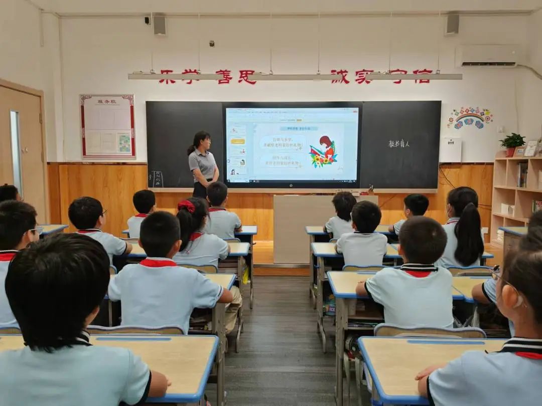 【立小 • 思政】一朝沐杏雨 一生念师恩｜教师节主题升旗仪式