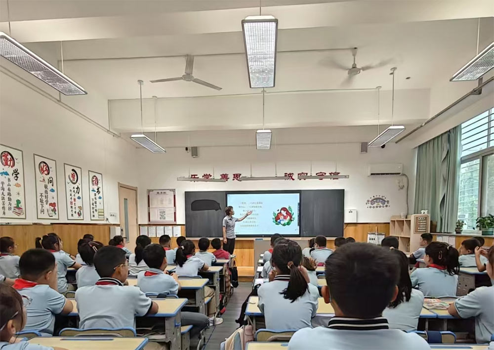 【立小 • 思政】一朝沐杏雨 一生念师恩｜教师节主题升旗仪式