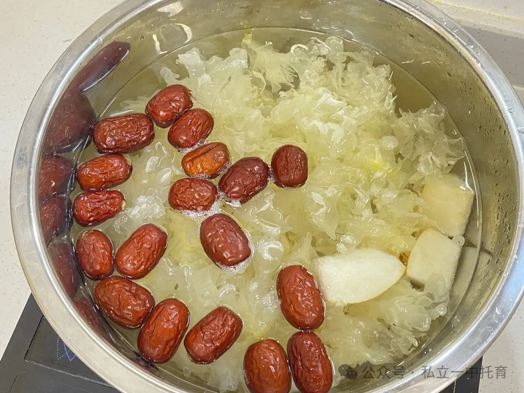 【宝龙托育】食育课——秋冬限定·小吊梨汤