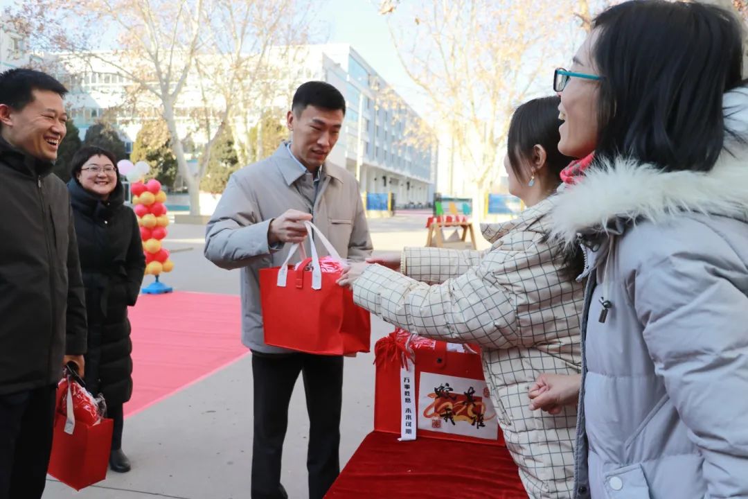 匠心筑梦齐奋进​ 踔厉笃行谱华章丨石家庄私立第一中学2025年会盛典