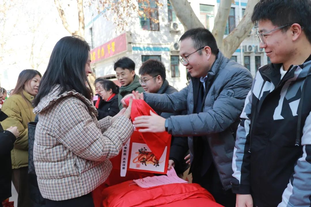 匠心筑梦齐奋进​ 踔厉笃行谱华章丨石家庄私立第一中学2025年会盛典