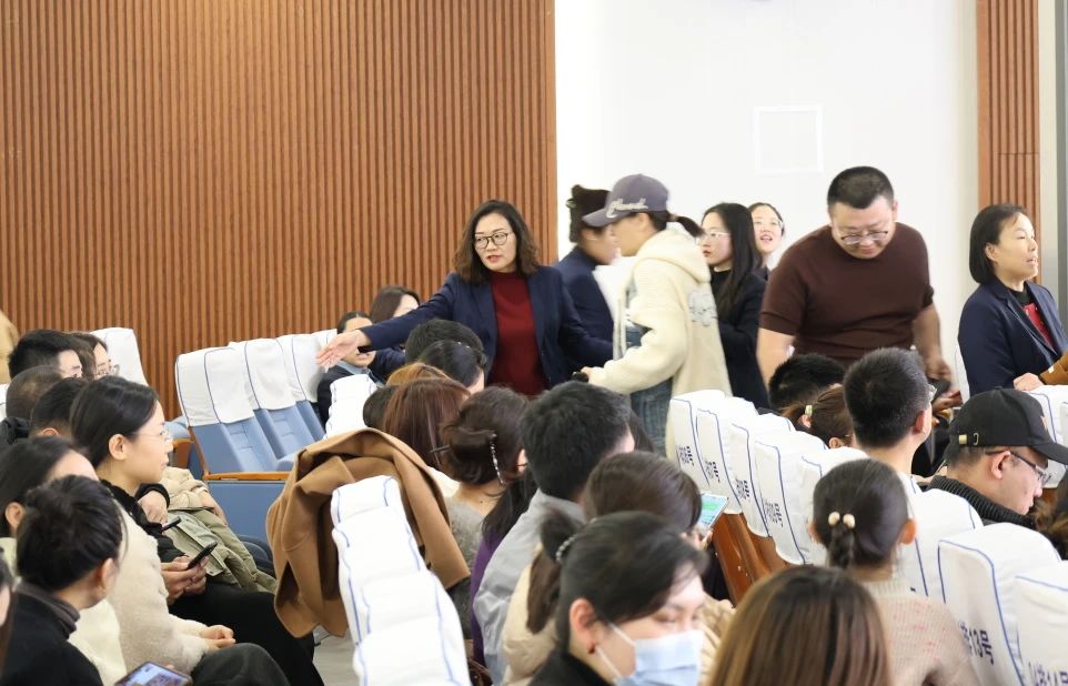 【立小 • 开学季】倾听你的声音 新岁我们一起 | 2025年春季期初家校恳谈会