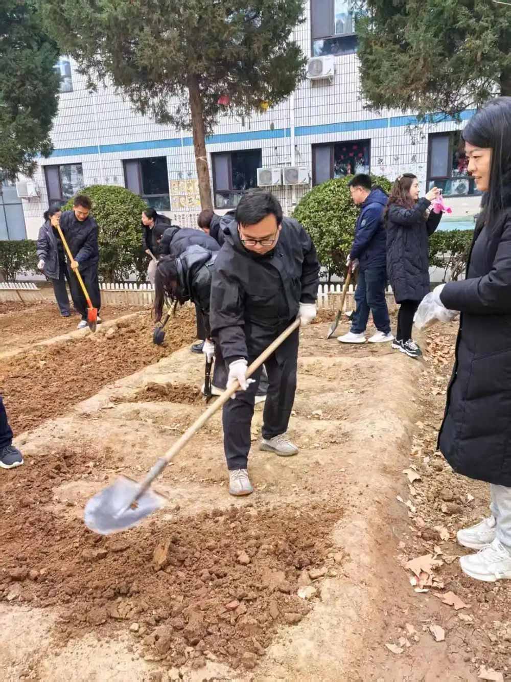 【立小 • 美育】当植树节撞上中草药种植，这波操作太绝了！