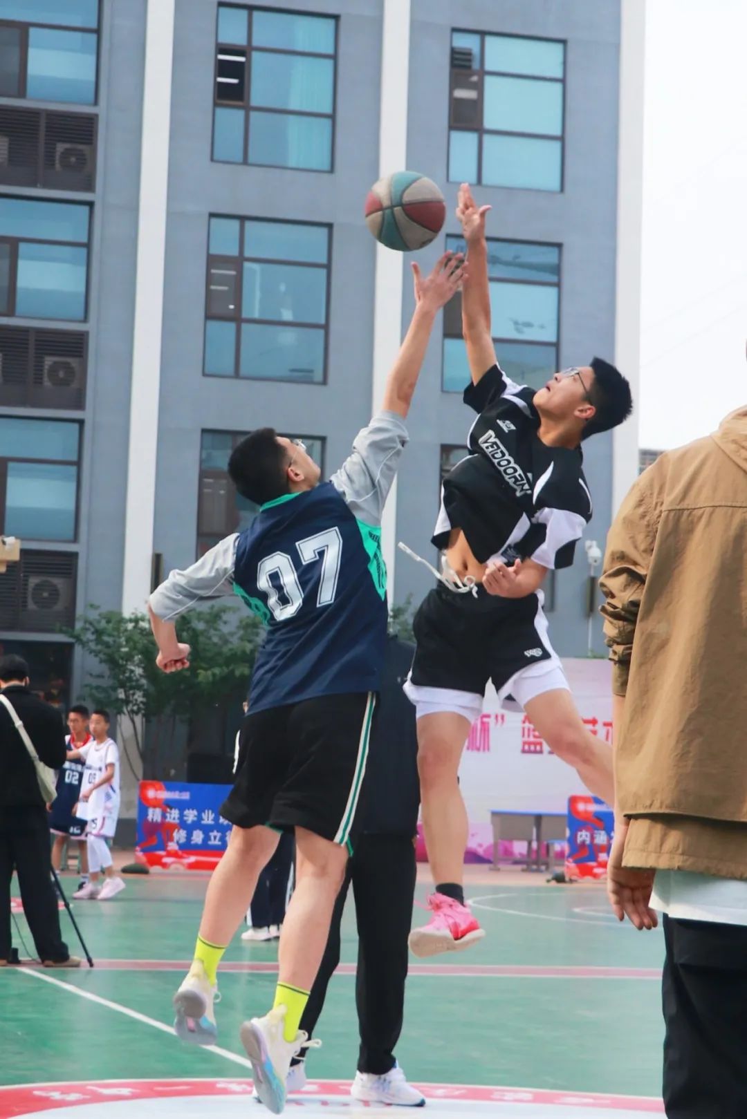 热血赛场 青春飞扬丨私立一中第三届“辉煌杯”篮球艺术文化节完美收官！