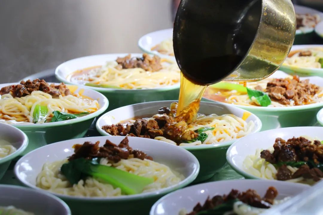 学生之眼：透视食堂这个“校园味觉魔方”