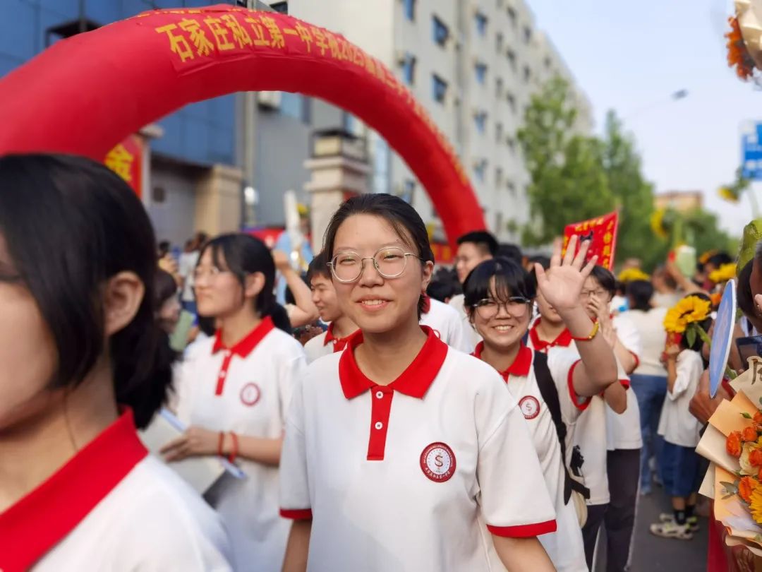 执笔为剑赴考场 旗开得胜跃龙门丨直击私立一中高考送考高燃现场！