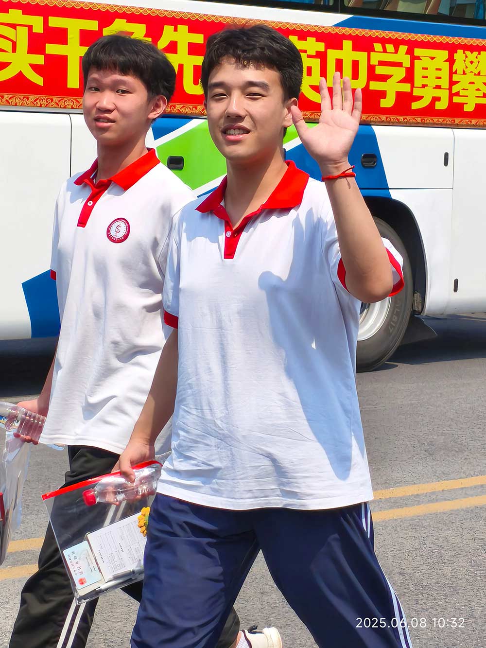 执笔为剑赴考场 旗开得胜跃龙门丨直击私立一中高考送考高燃现场！