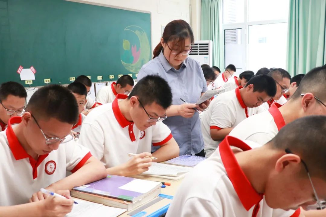 学生之眼：揭秘私立一中骨干教师这个教学能量磁场