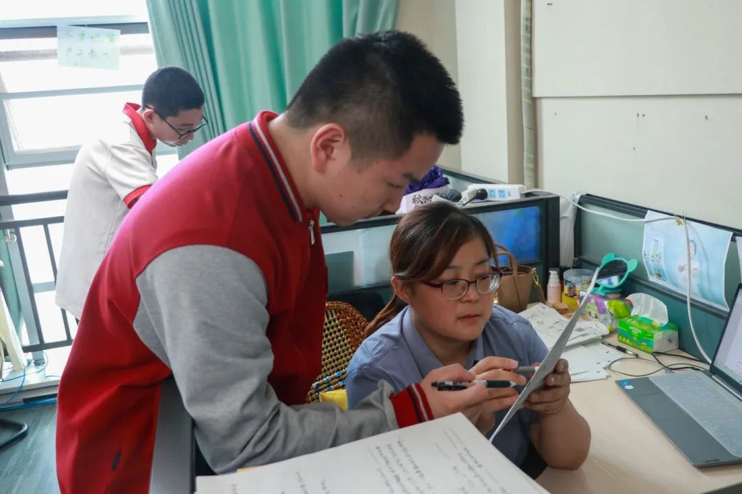 学生之眼：揭秘私立一中骨干教师这个教学能量磁场