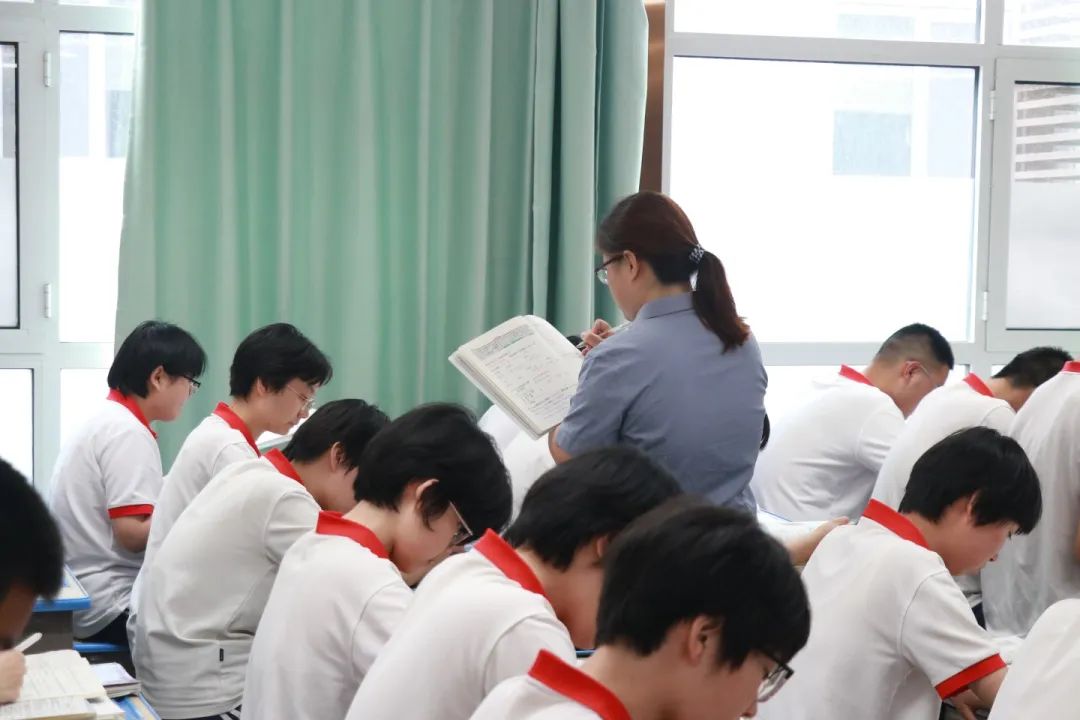 学生之眼：揭秘私立一中骨干教师这个教学能量磁场