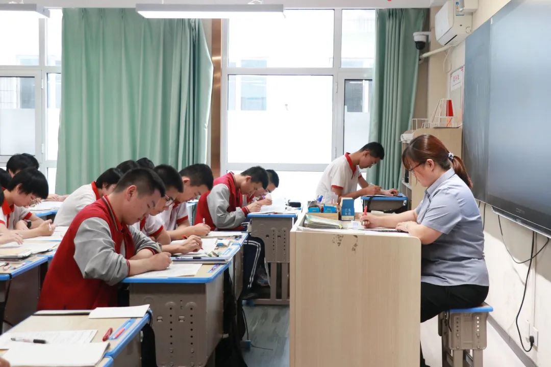 学生之眼：揭秘私立一中骨干教师这个教学能量磁场