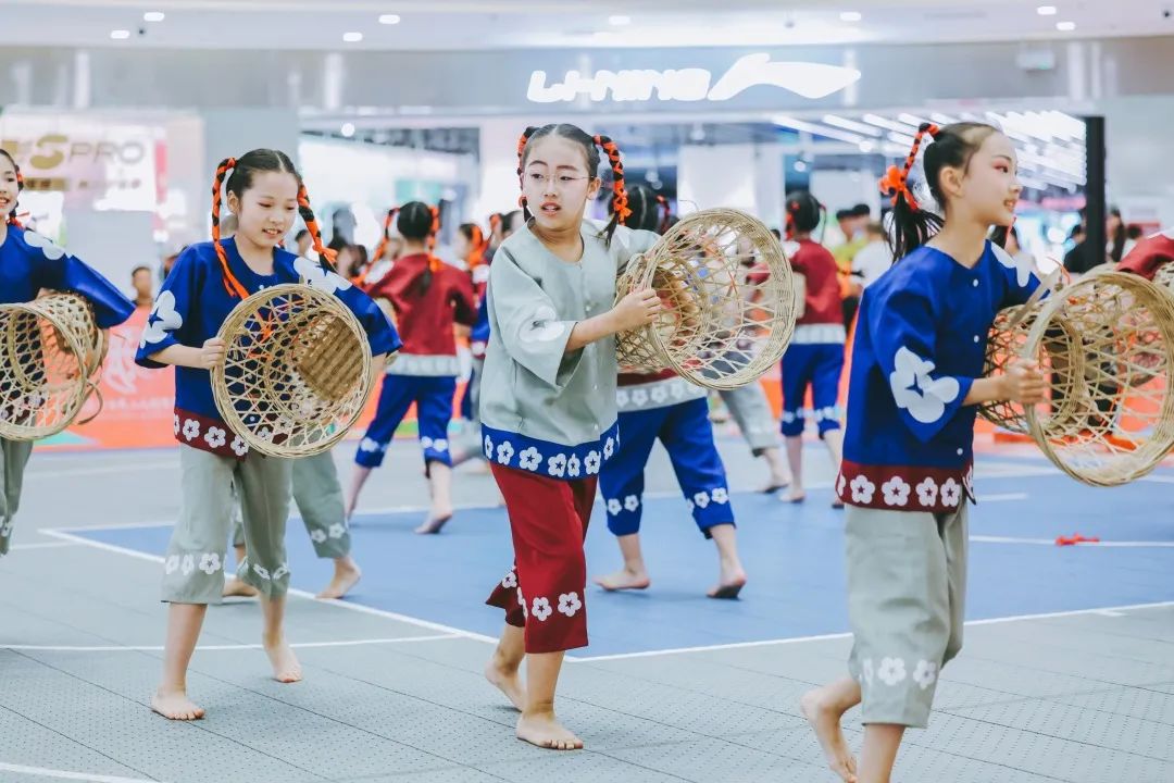 【立小•荣耀】中场风暴！立娃亮相“庄篮”联赛中场秀