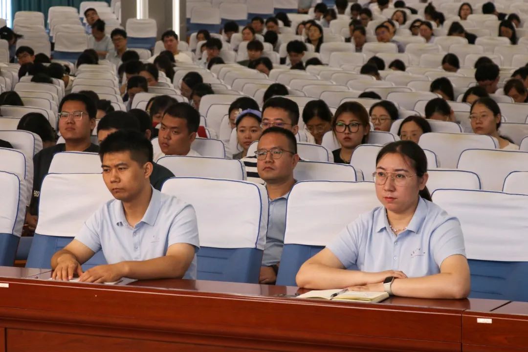 凝“新”聚力共奋进 砥砺同行谱新篇 丨石家庄私立第一中学2025年暑期全员培训大会隆重启幕