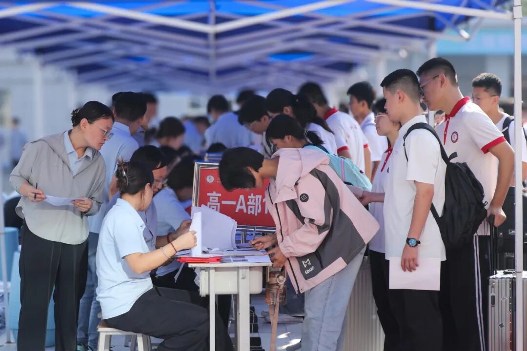 梦想启航，温暖相遇！石家庄私立第一中学新生报到日全程高燃