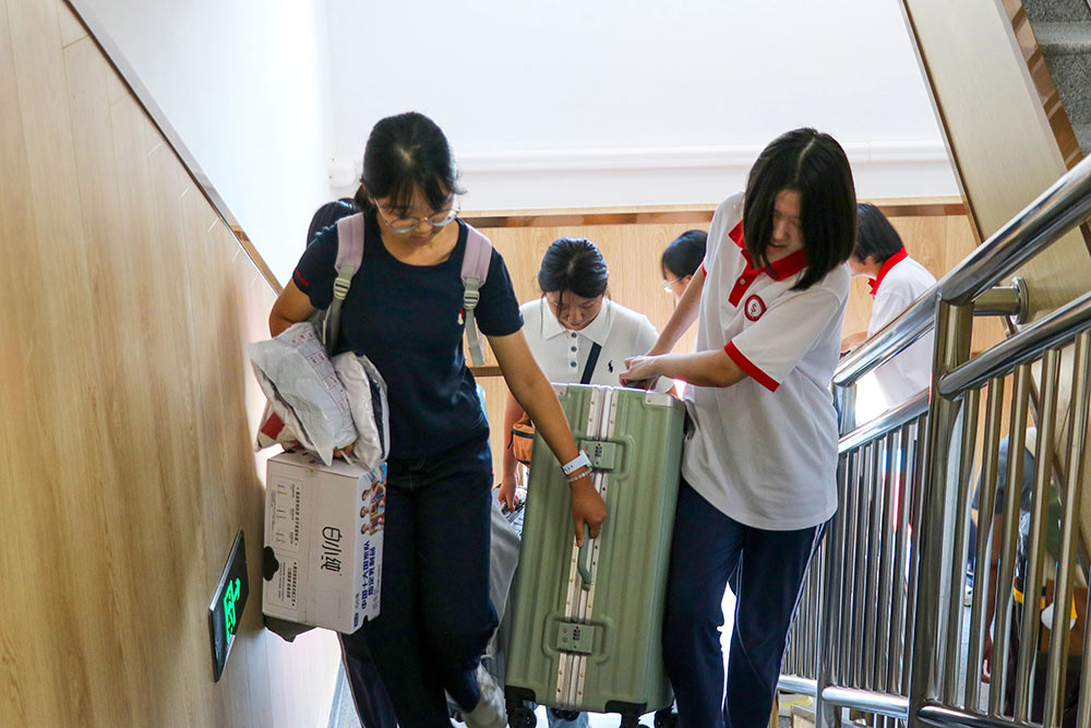 梦想启航，温暖相遇！石家庄私立第一中学新生报到日全程高燃