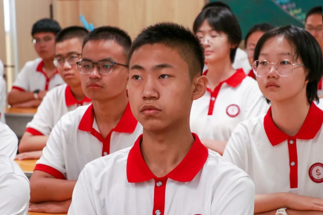 铁流震寰宇 热血映初心丨石家庄私立一中师生共观抗战胜利80周年阅兵盛况