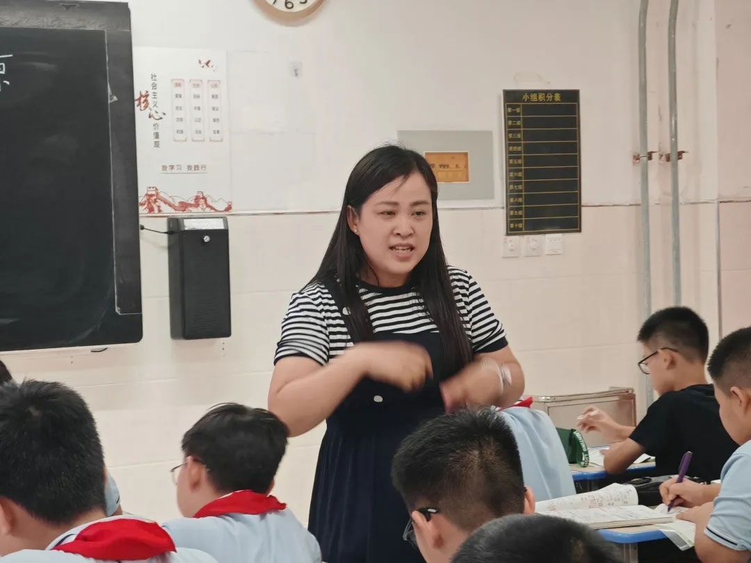 【立小•教学】“不打招呼的约会”开始啦！从推门到入心，瞧，教室门后藏着啥？一起来“突袭”吧！