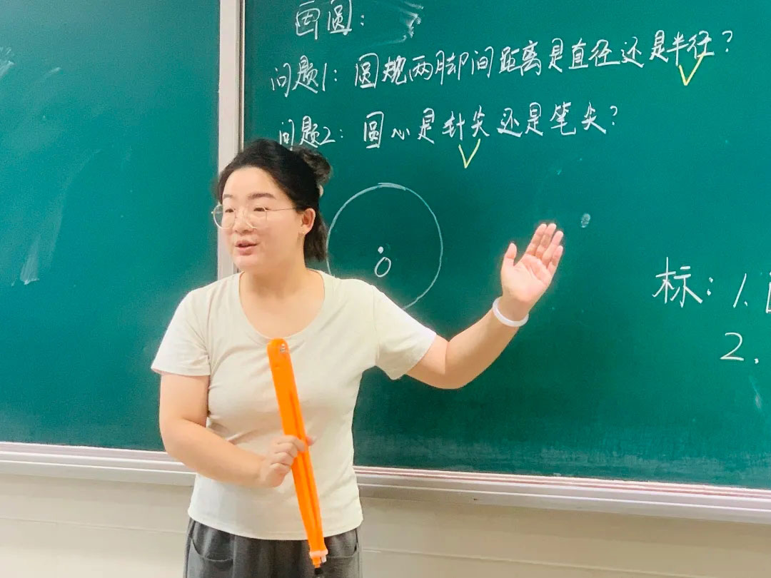 【立小•教学】“不打招呼的约会”开始啦！从推门到入心，瞧，教室门后藏着啥？一起来“突袭”吧！