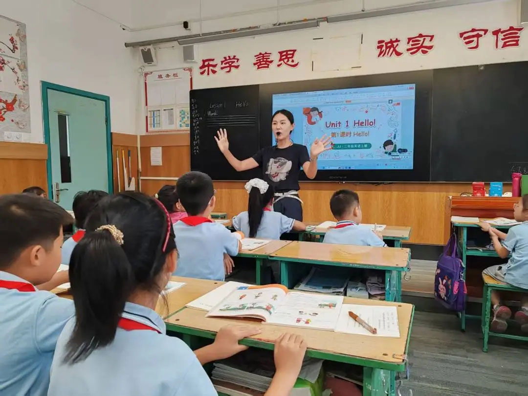【立小•教学】“不打招呼的约会”开始啦！从推门到入心，瞧，教室门后藏着啥？一起来“突袭”吧！