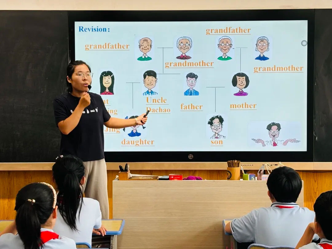 【立小•教学】“不打招呼的约会”开始啦！从推门到入心，瞧，教室门后藏着啥？一起来“突袭”吧！