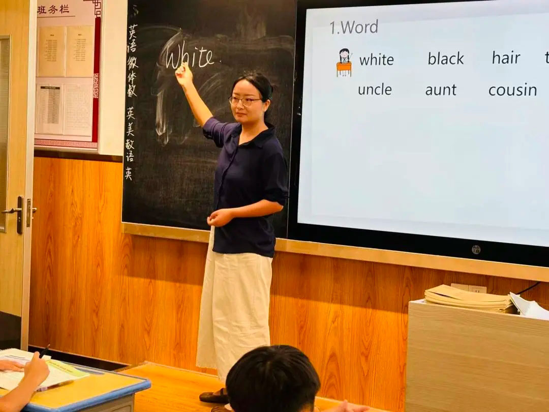 【立小•教学】“不打招呼的约会”开始啦！从推门到入心，瞧，教室门后藏着啥？一起来“突袭”吧！