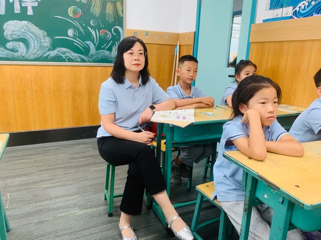 【立小•教学】“不打招呼的约会”开始啦！从推门到入心，瞧，教室门后藏着啥？一起来“突袭”吧！