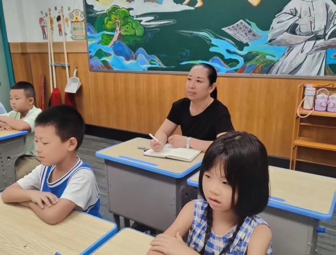 【立小•教学】“不打招呼的约会”开始啦！从推门到入心，瞧，教室门后藏着啥？一起来“突袭”吧！