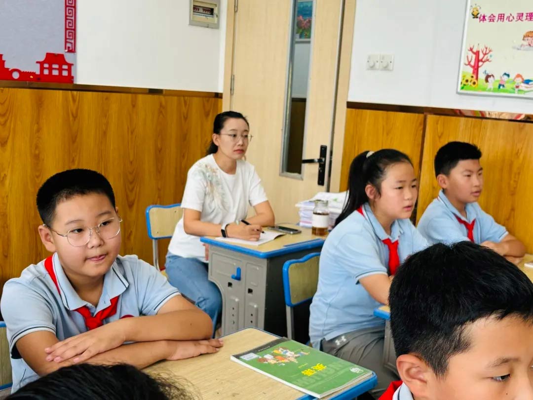 【立小•教学】“不打招呼的约会”开始啦！从推门到入心，瞧，教室门后藏着啥？一起来“突袭”吧！