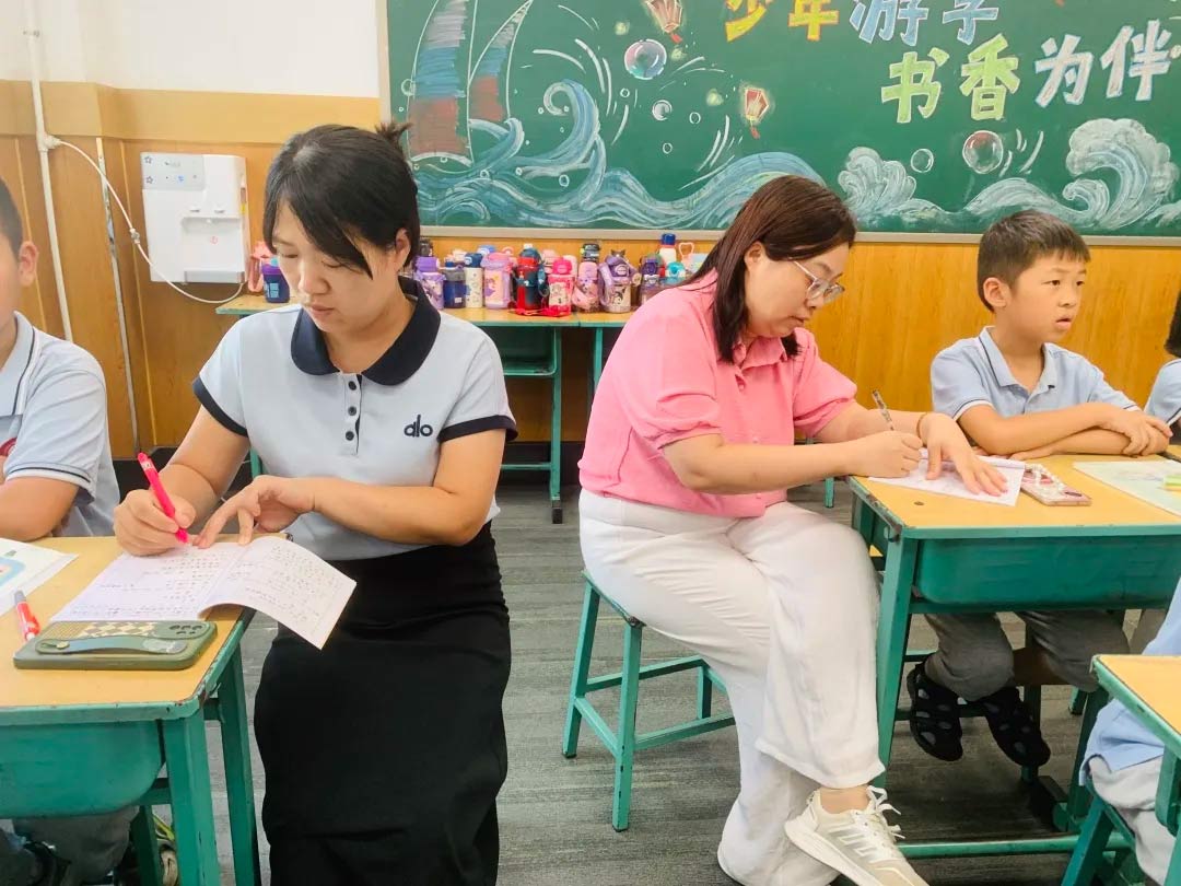 【立小•教学】“不打招呼的约会”开始啦！从推门到入心，瞧，教室门后藏着啥？一起来“突袭”吧！