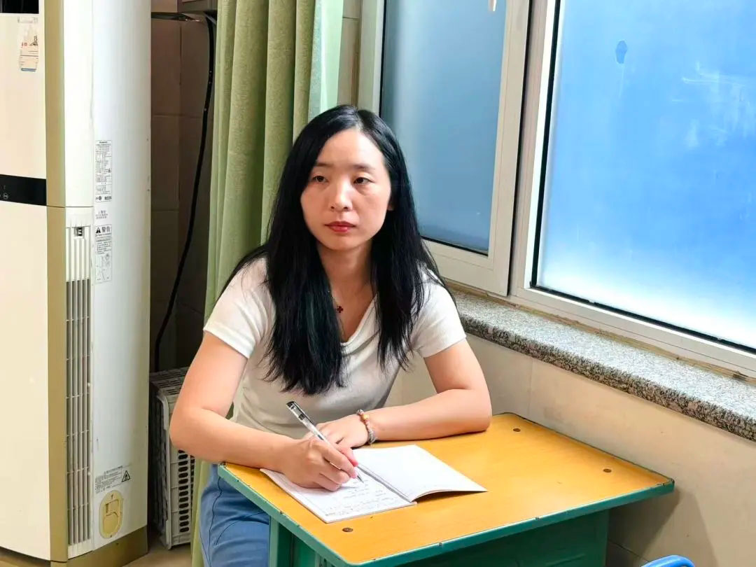 【立小•教学】“不打招呼的约会”开始啦！从推门到入心，瞧，教室门后藏着啥？一起来“突袭”吧！