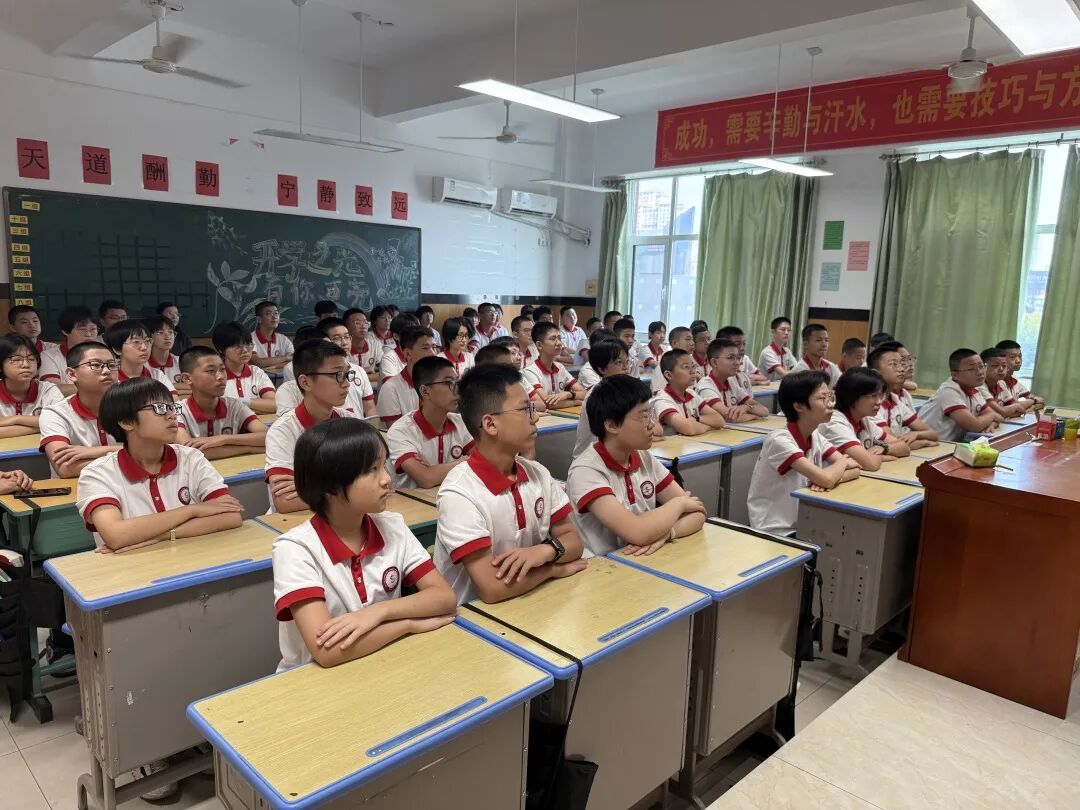 亮大国重器，强时代担当——石家庄私立一中初中部全体师生观看九三阅兵纪实