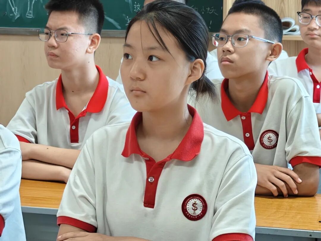 亮大国重器，强时代担当——石家庄私立一中初中部全体师生观看九三阅兵纪实