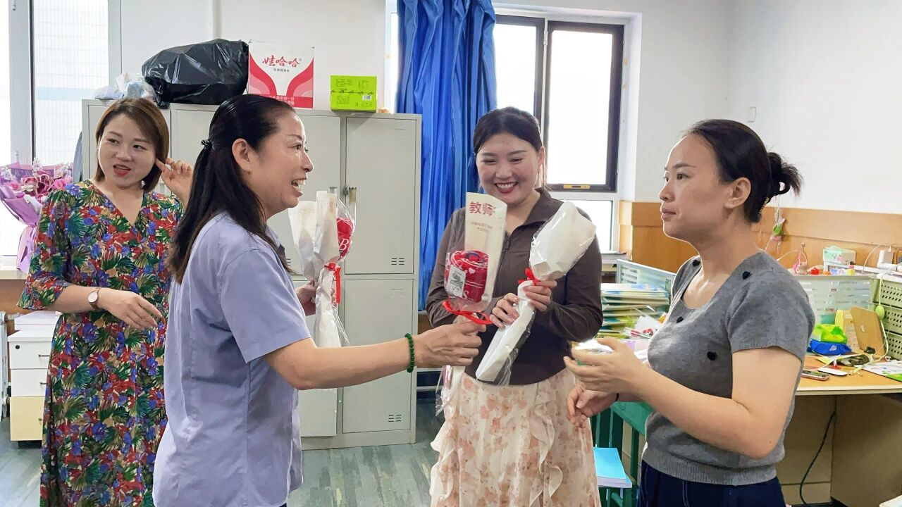 【立小 • 教师节】哇塞！“甜蜜+暖心”被立小的仪式感暖到了