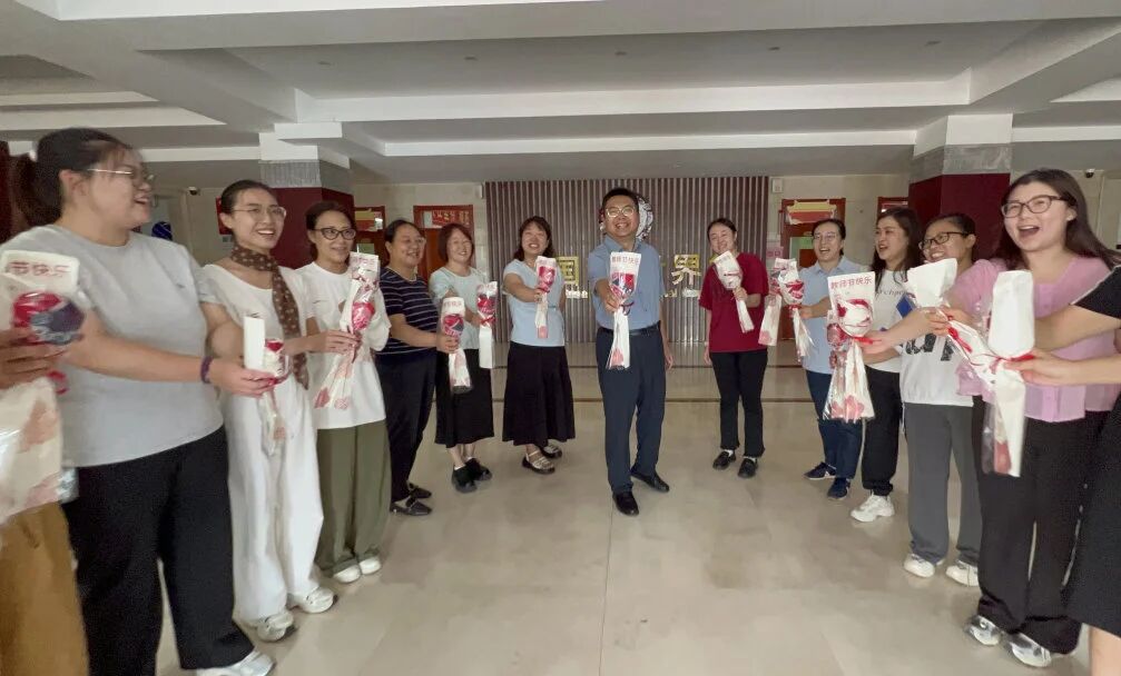 【立小 • 教师节】哇塞！“甜蜜+暖心”被立小的仪式感暖到了