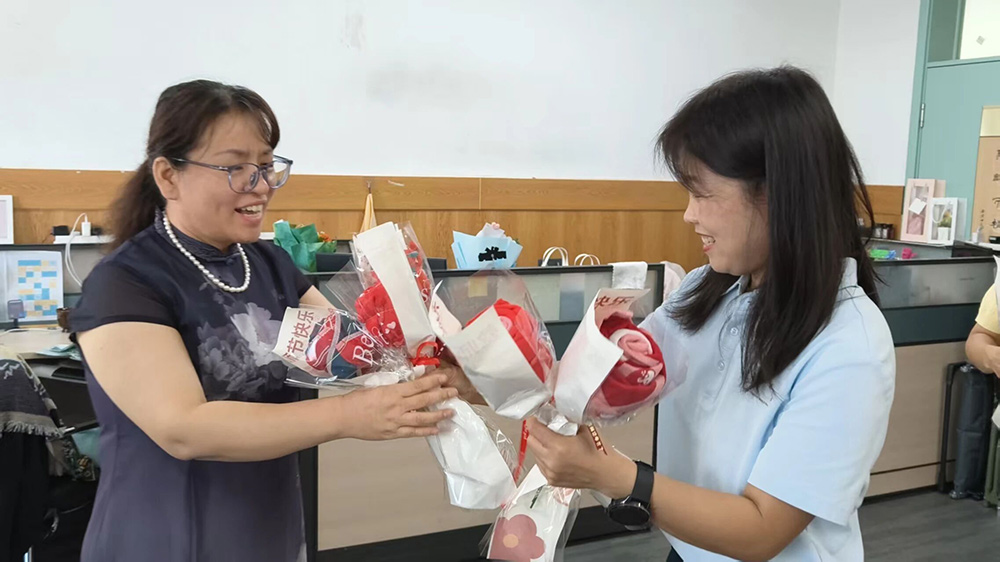 【立小 • 教师节】哇塞！“甜蜜+暖心”被立小的仪式感暖到了