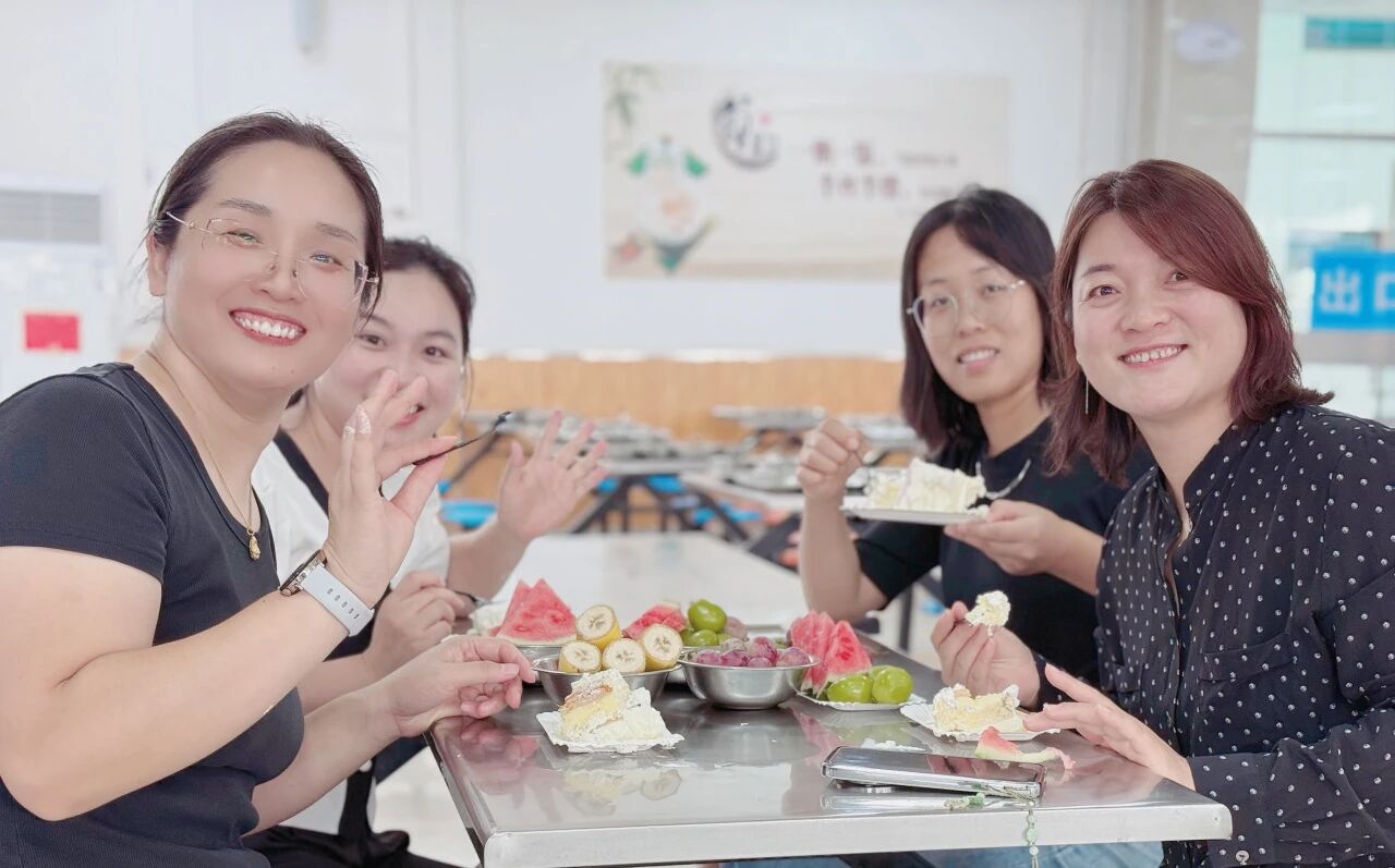 【立小 • 教师节】哇塞！“甜蜜+暖心”被立小的仪式感暖到了