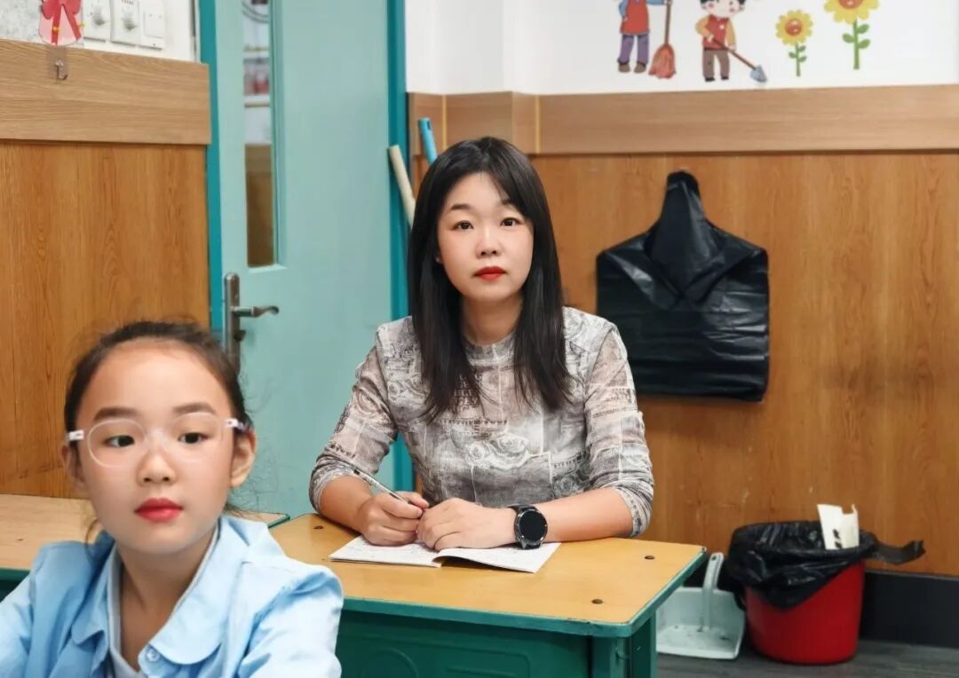 【立小•教学】与校长同桌是种什么体验？每周三“行政蹲班日志”揭秘