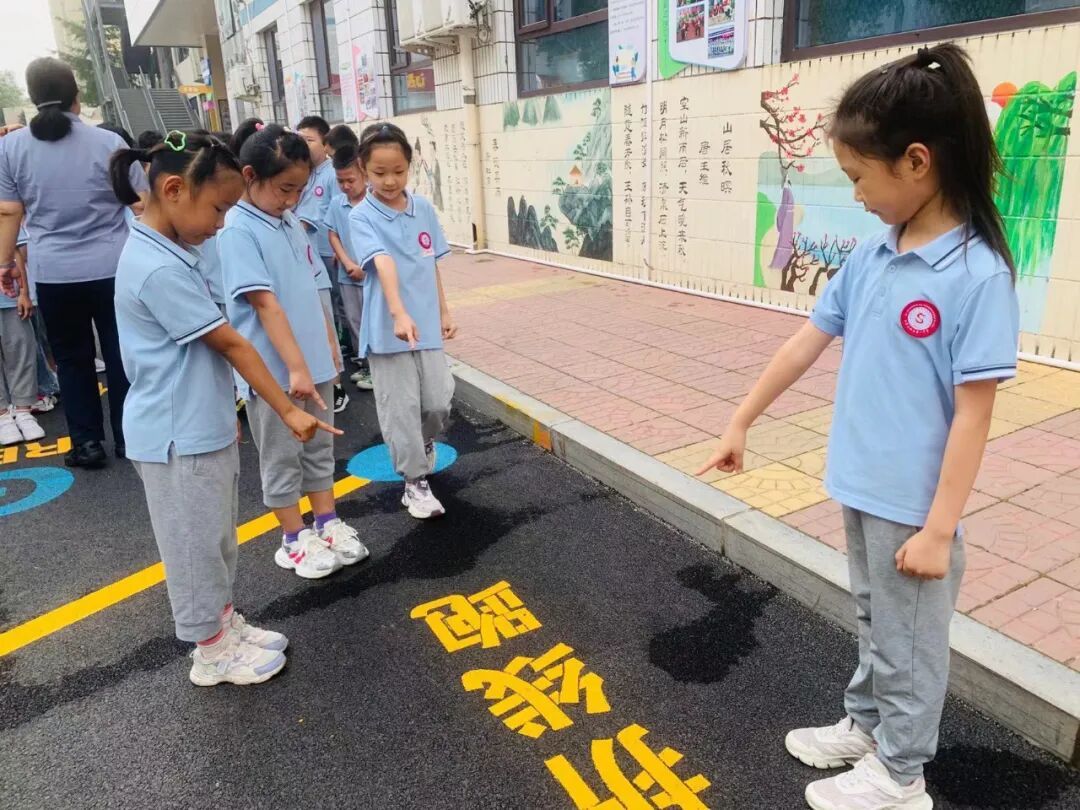 【立小•教学】与校长同桌是种什么体验？每周三“行政蹲班日志”揭秘