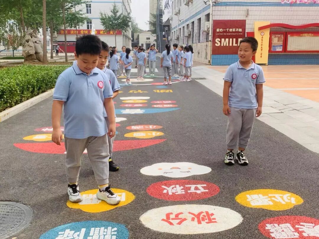 【立小•教学】与校长同桌是种什么体验？每周三“行政蹲班日志”揭秘