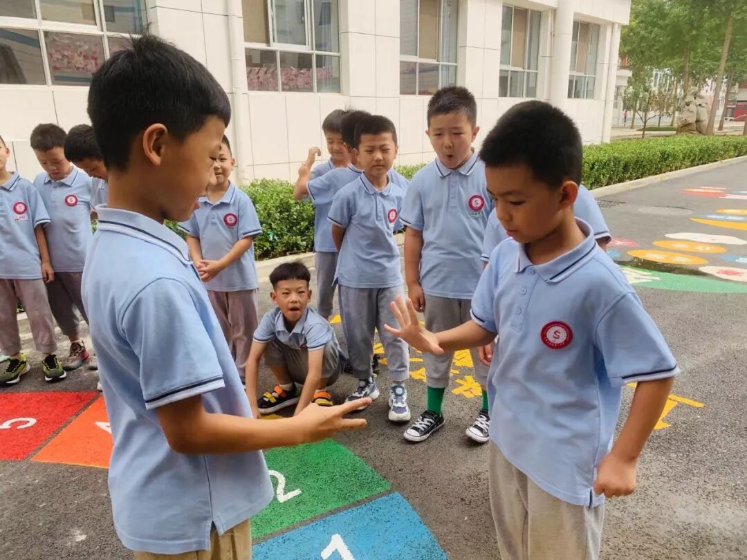 【立小•教学】与校长同桌是种什么体验？每周三“行政蹲班日志”揭秘