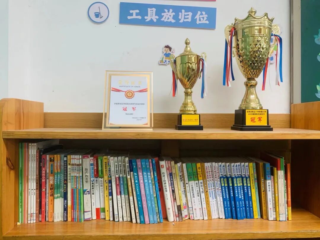 【立小•教学】与校长同桌是种什么体验？每周三“行政蹲班日志”揭秘