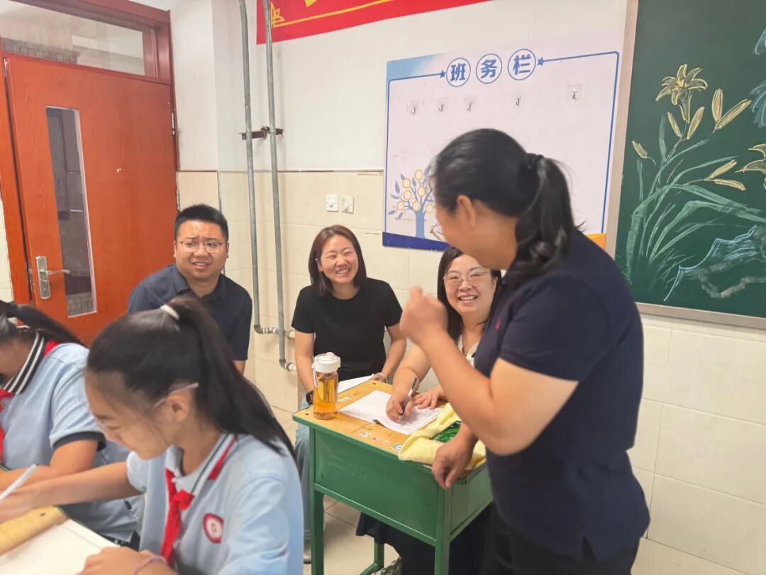 【立小•教学】与校长同桌是种什么体验？每周三“行政蹲班日志”揭秘