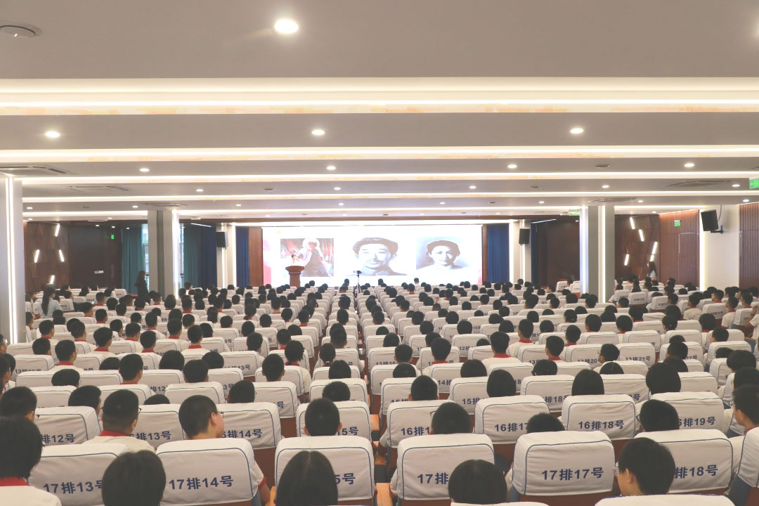 不忘历史烽烟起 心中长哨警钟声丨初二年级主题教育活动