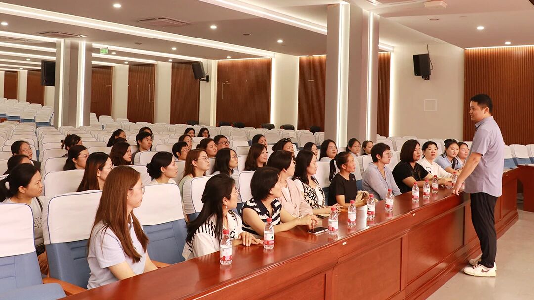 共育未来，静待花开| 初二年级家校恳谈会