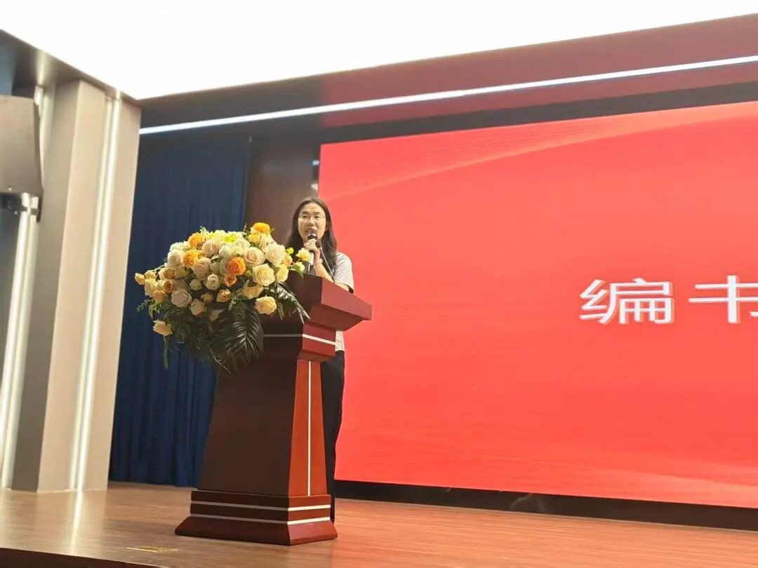 【立小•教学】揭秘诗歌节新书发布会空降 翻页就是浪漫暴击!